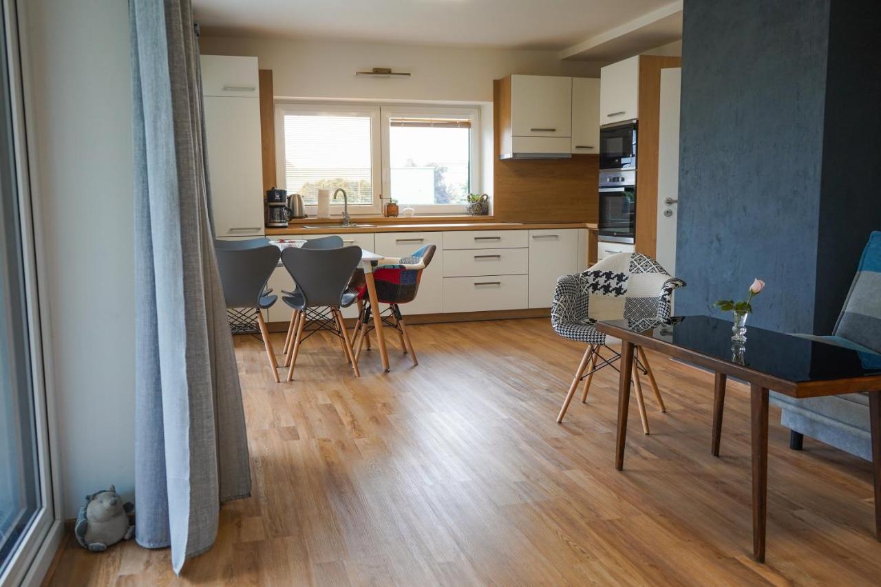 Vila Věkoše - apartmán s terasou a zahradou Hradec Králové Esterno foto