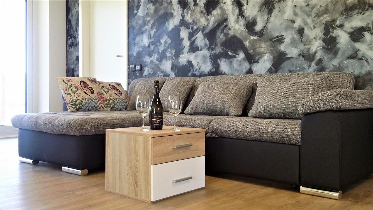Vila Věkoše - apartmán s terasou a zahradou Hradec Králové Esterno foto
