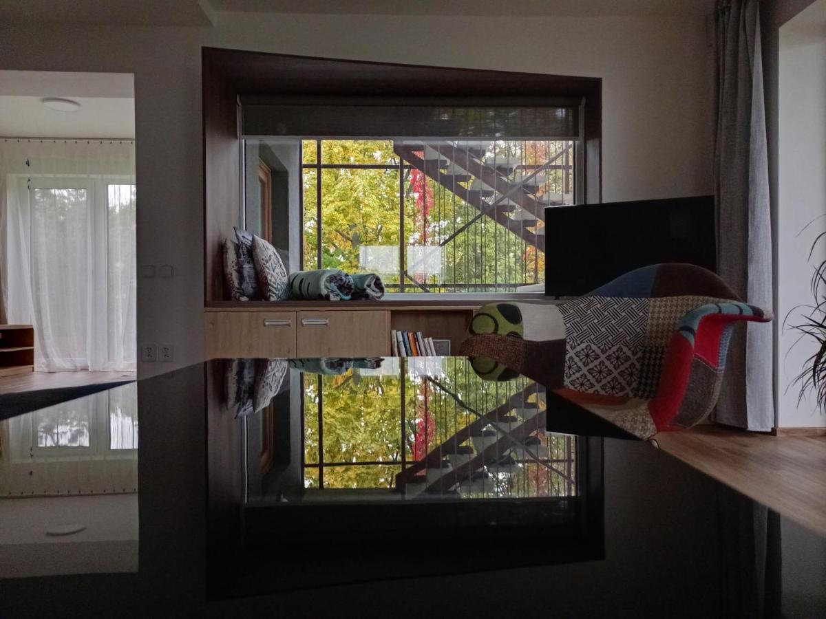Vila Věkoše - apartmán s terasou a zahradou Hradec Králové Esterno foto