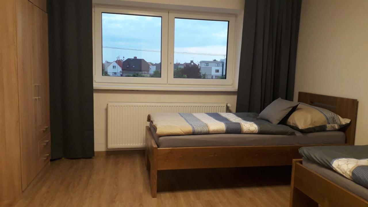 Vila Věkoše - apartmán s terasou a zahradou Hradec Králové Esterno foto