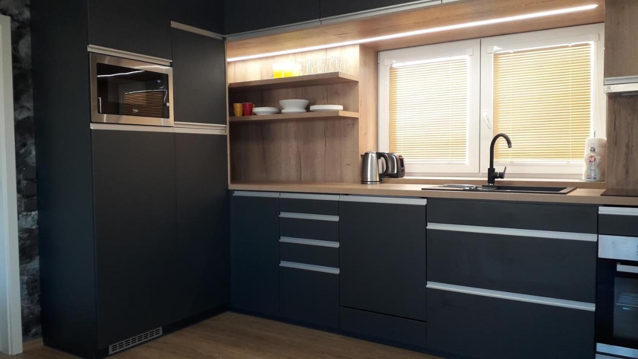 Vila Věkoše - apartmán s terasou a zahradou Hradec Králové Esterno foto