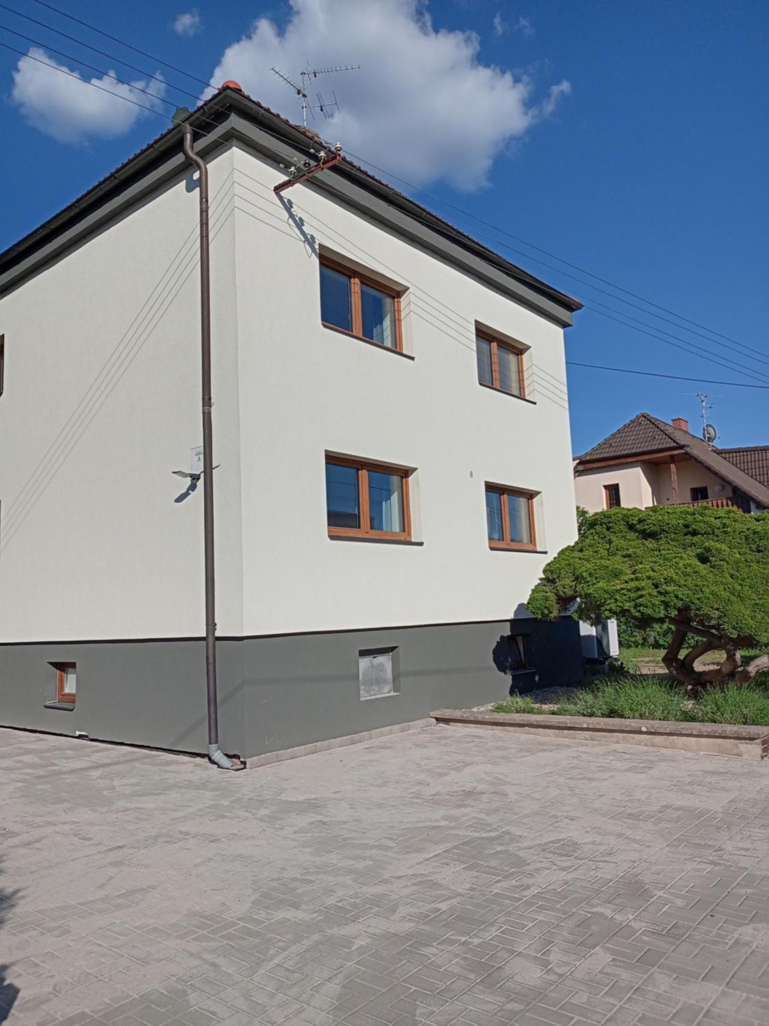 Vila Věkoše - apartmán s terasou a zahradou Hradec Králové Esterno foto