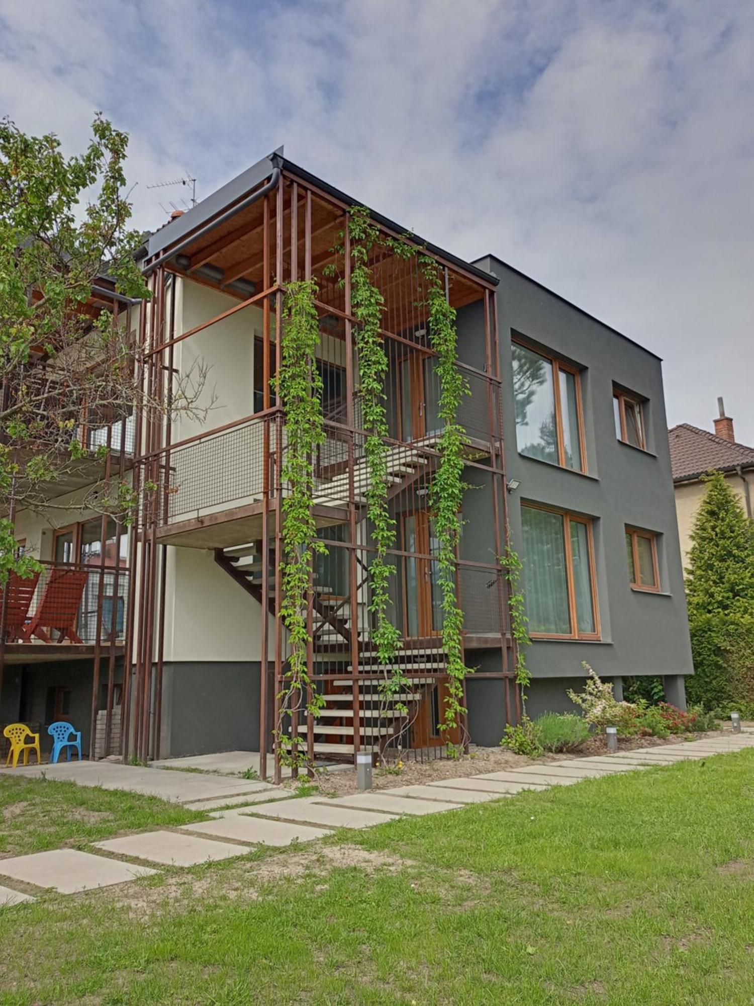 Vila Věkoše - apartmán s terasou a zahradou Hradec Králové Esterno foto